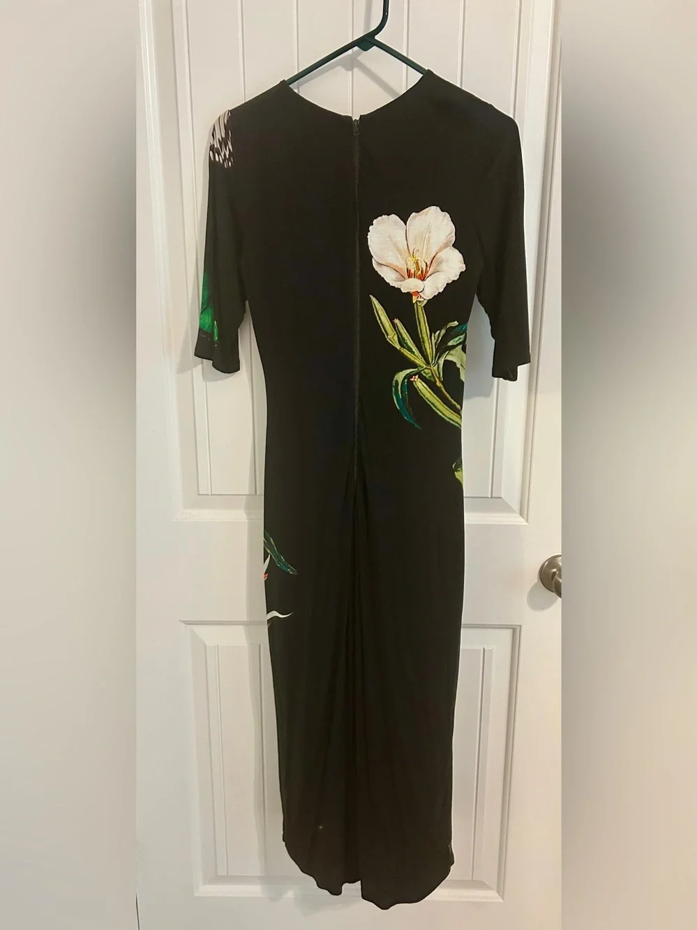Alice + Olivia Delora Floral Midi Sheath Dress - Picture 5 of 5